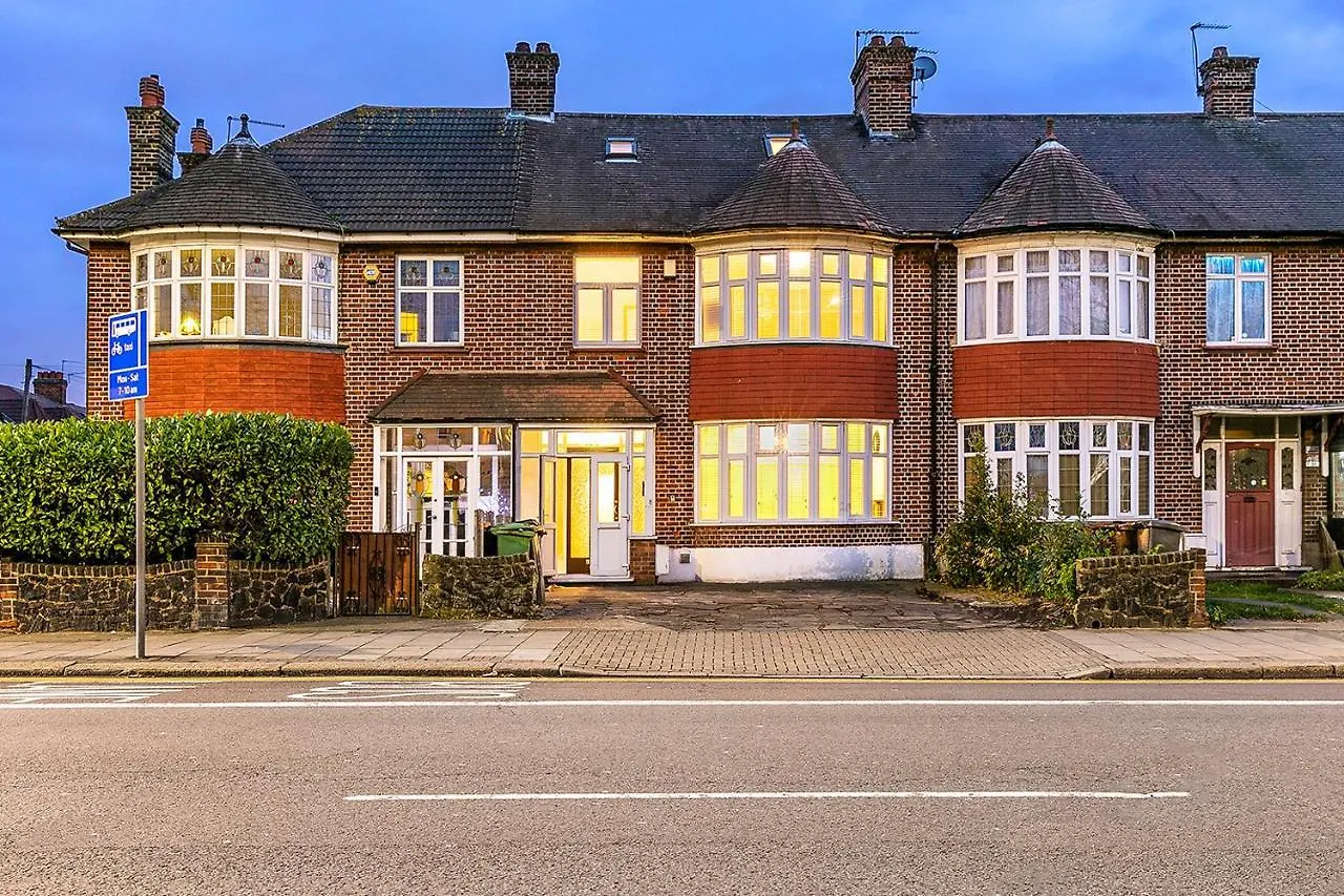 Holiday home Longbridge House Villa Barking