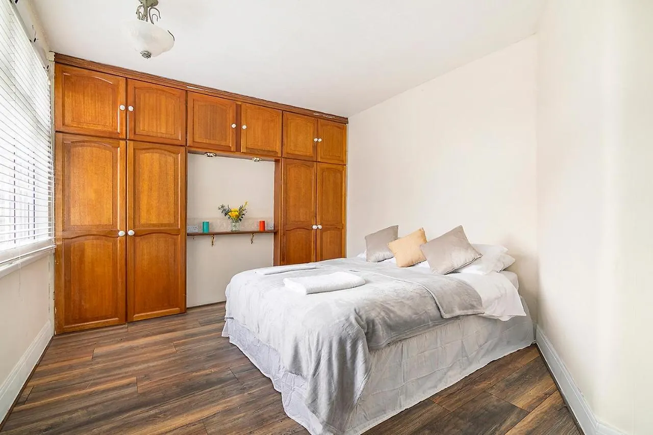 Longbridge House Villa Barking  Feriehus