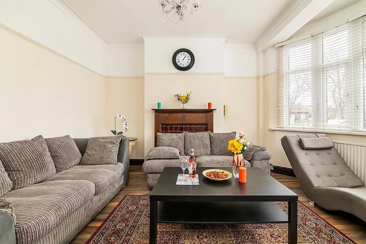 Longbridge House Villa Barking