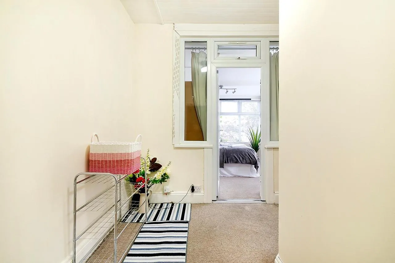 Longbridge House Villa Barking  Feriehus Barking (Greater London)